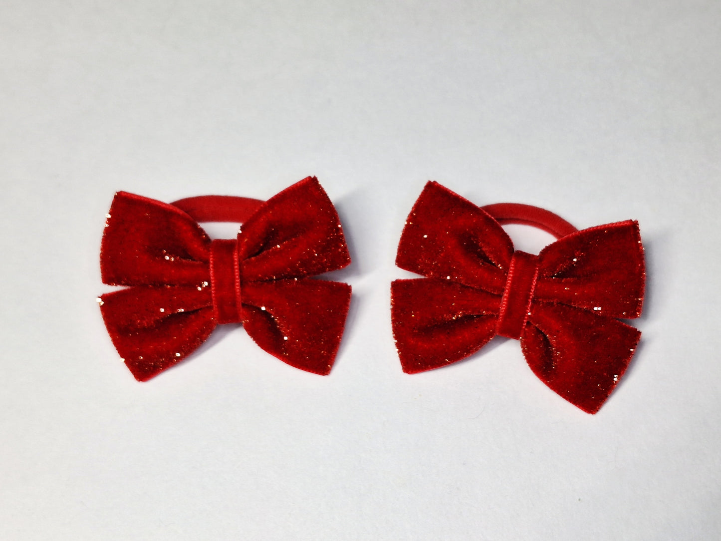 Raudoni kaspinai - gumytės