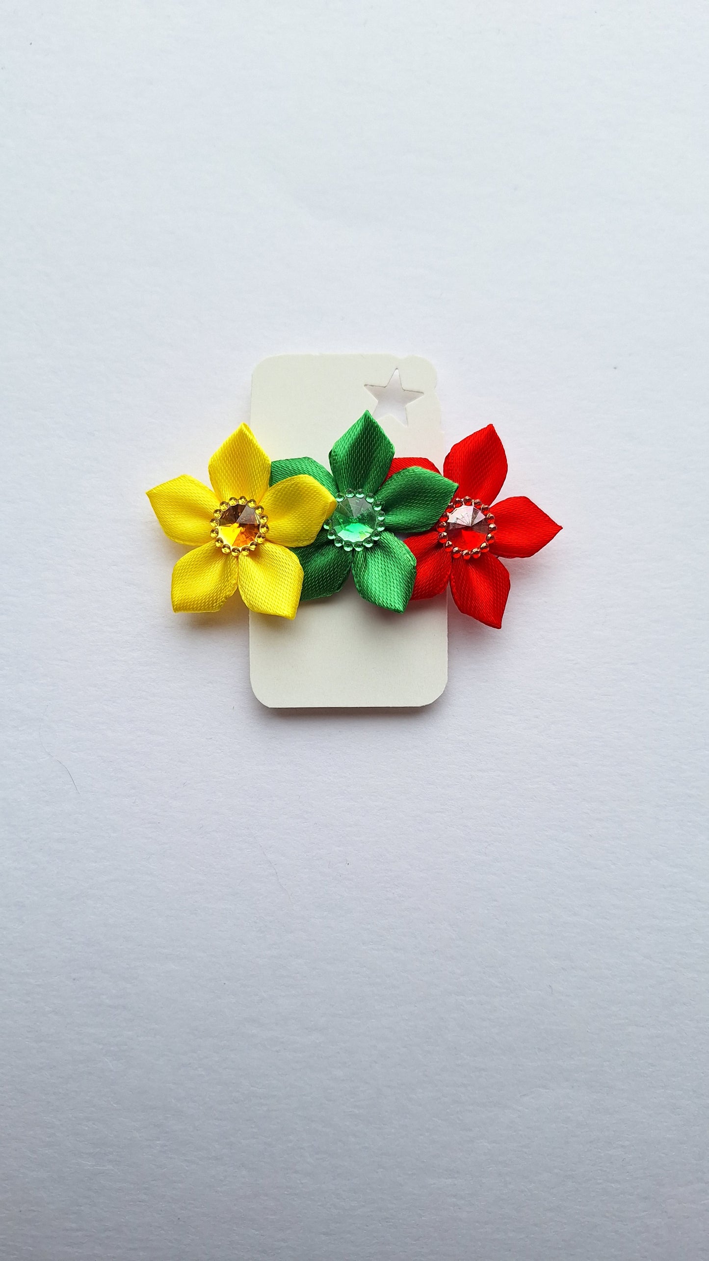 Sagė į plaukus  -  trispalvė.