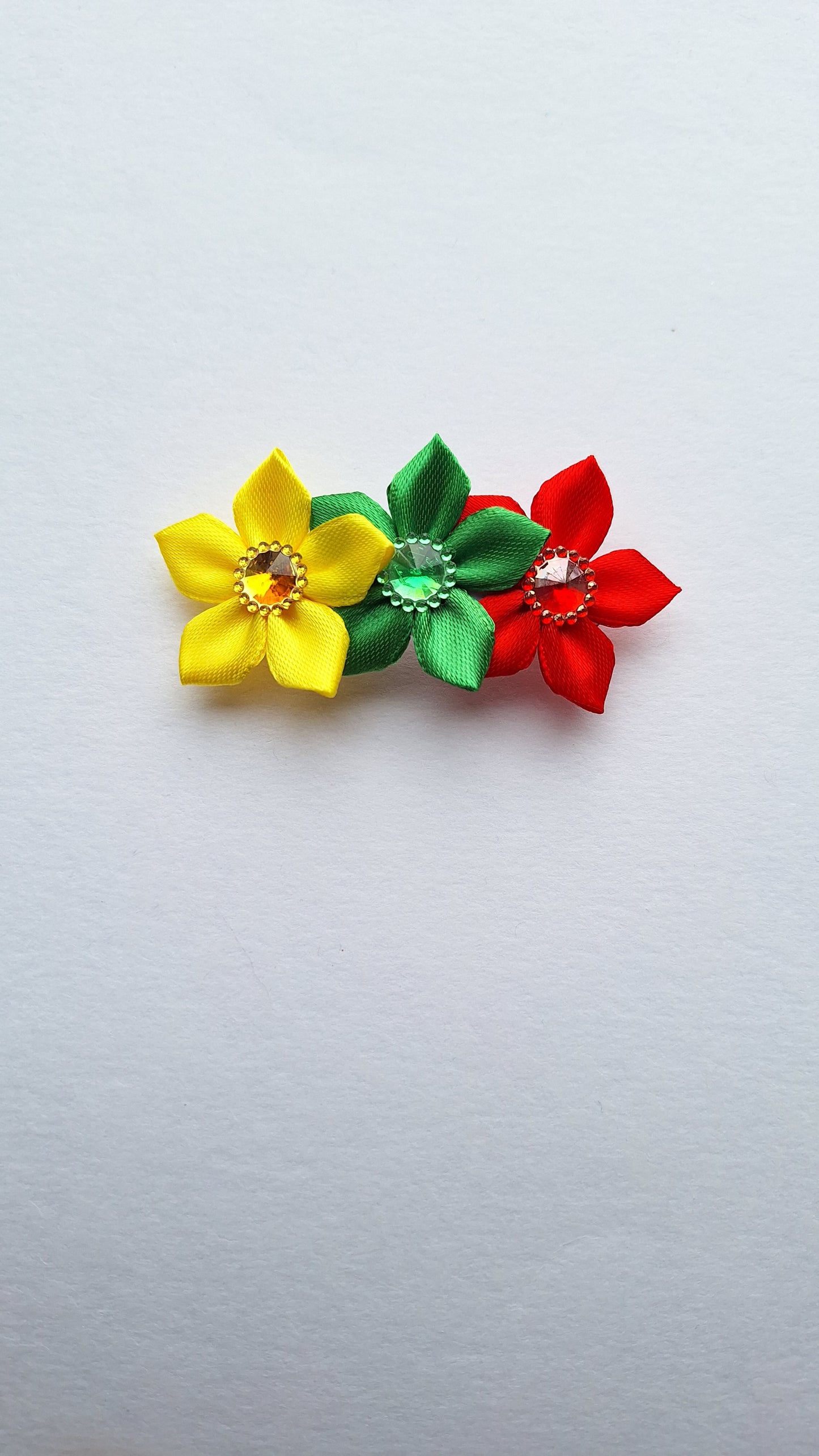 Sagė į plaukus  -  trispalvė.