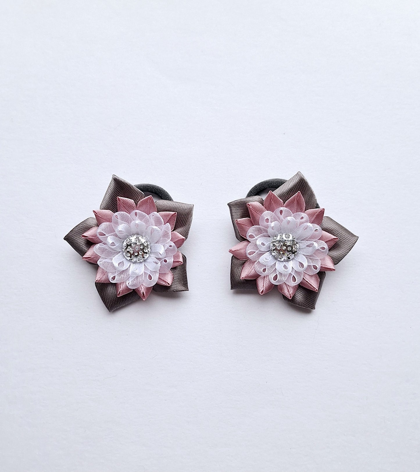 Gumytės į plaukus.