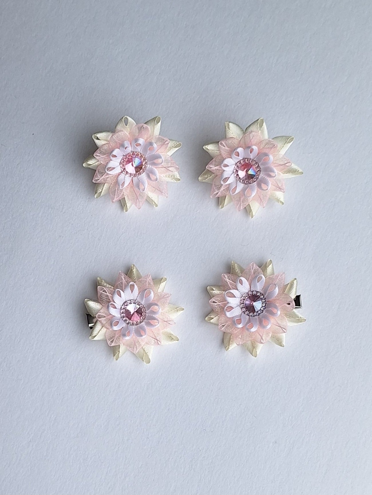 Komplektukas.  Sagučiai ir gumytės į plaukus.